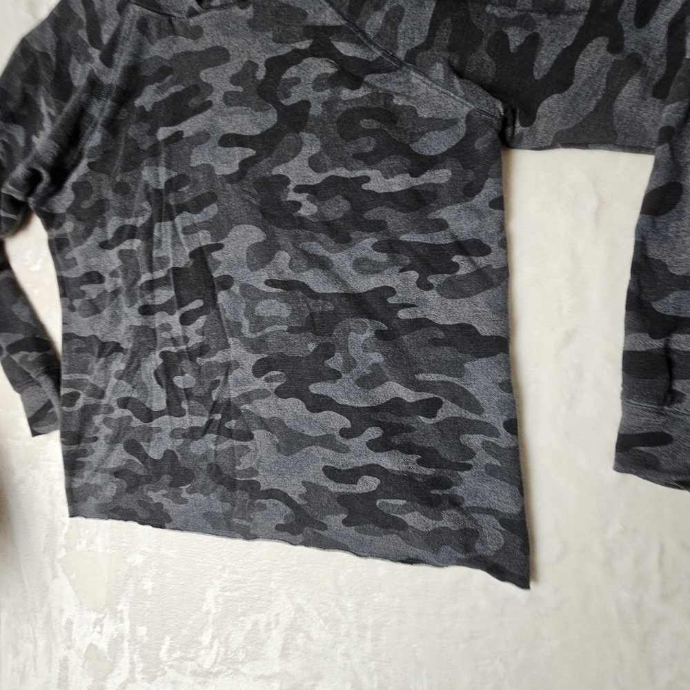 Sundry Camo Hoodie Gray medium Athletic Sweater Pullover - Picture 5 of 11